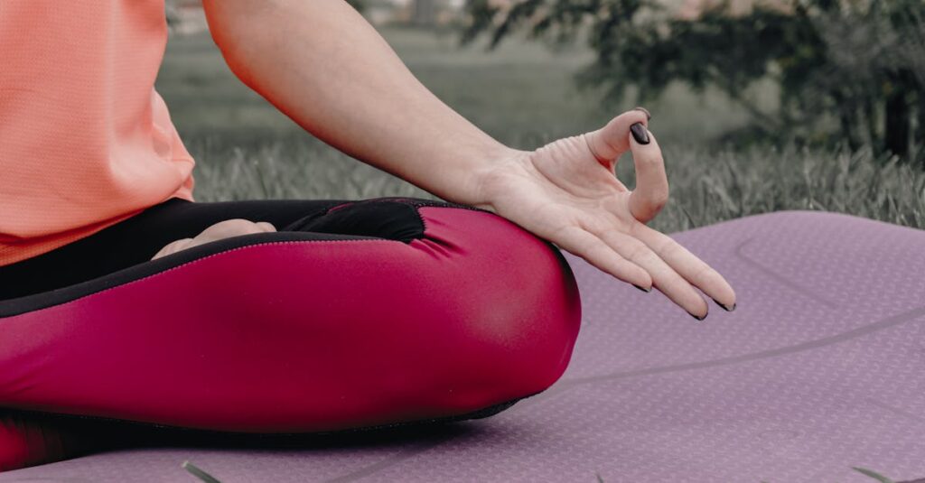 ヨガで呼吸と動きを合わせるための実践的な練習風景