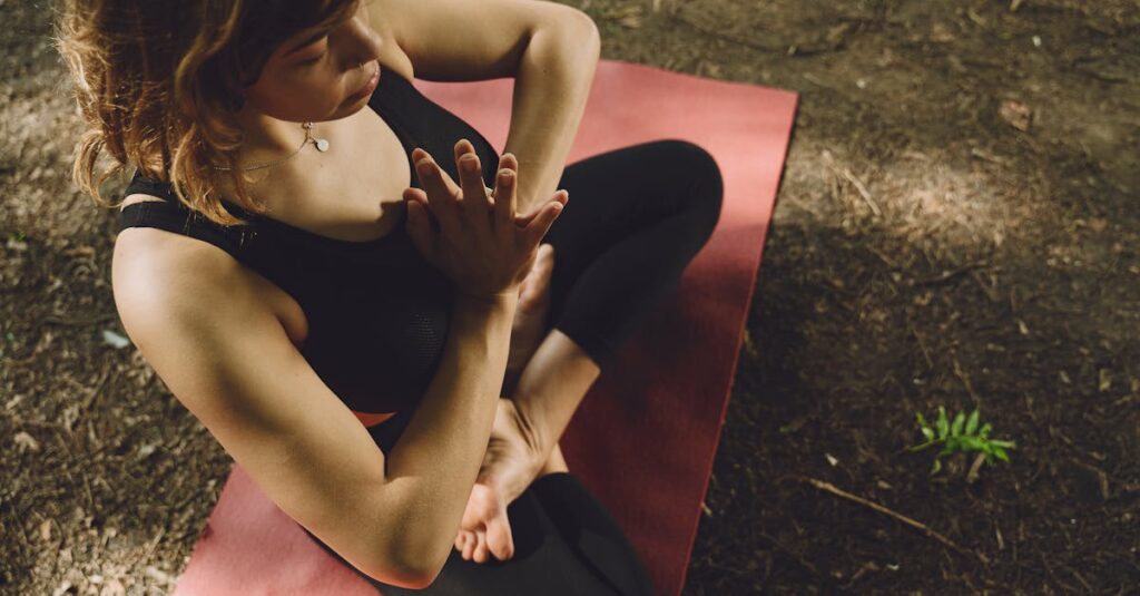 ヨガの継続により内面から成長する女性の姿