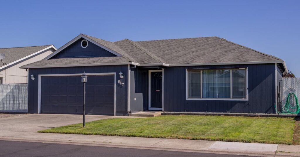 ヨガをやめた人たちが体験を共有し、新たな気づきを得ている場面