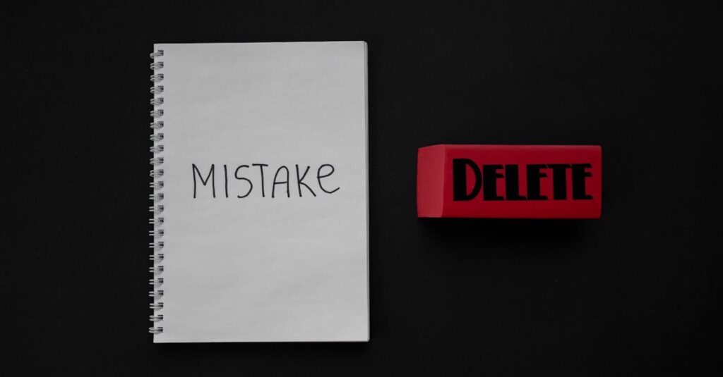 ヨガのレベルアップを妨げる5つの落とし穴を象徴する構図。マットに座って悩む女性の後ろ姿。