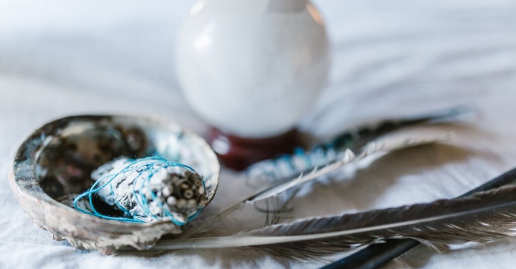 ヨガの練習中にポーズがうまくできない自分を優しく受け入れる女性の姿