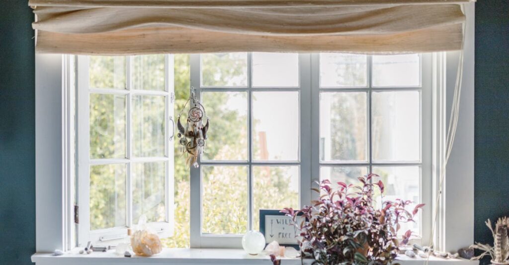 自宅ヨガが続かないタイプ別の特徴をチェックしている女性のイラスト