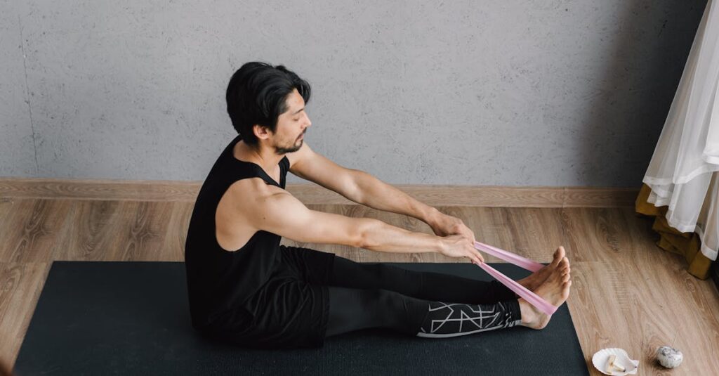 ヨガ後におすすめの食事とスムージーを並べた健康的なテーブル