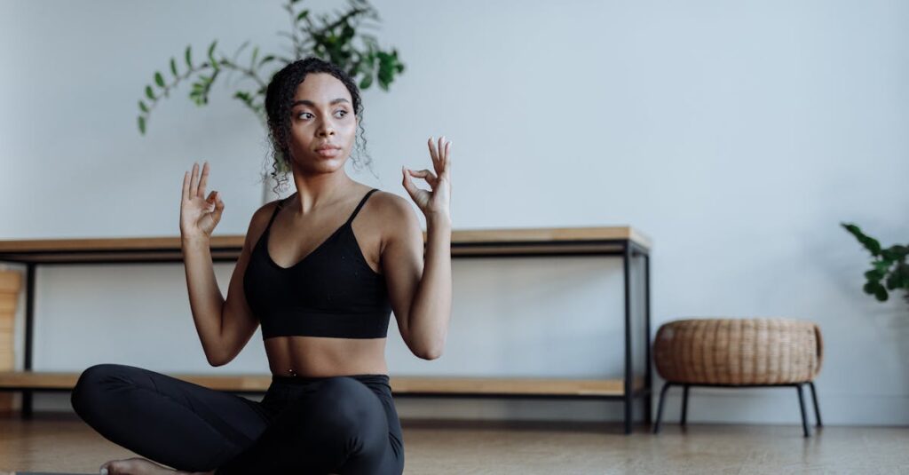 ヨガが上達しないと悩み、他人と比較して落ち込む女性のイメージ