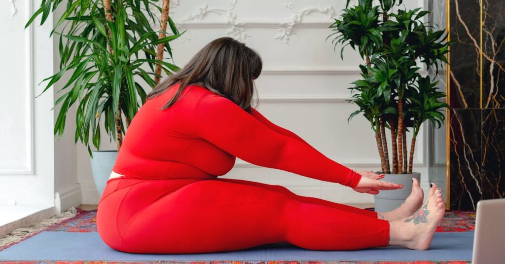 ヨガでダイエットに成功した女性たちの体験談を象徴するビフォーアフターや笑顔のシーン。