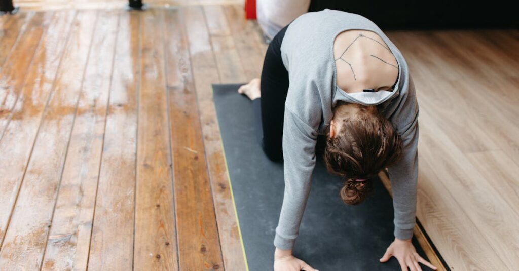 ヨガで呼吸と動きを合わせるための実践的な練習風景