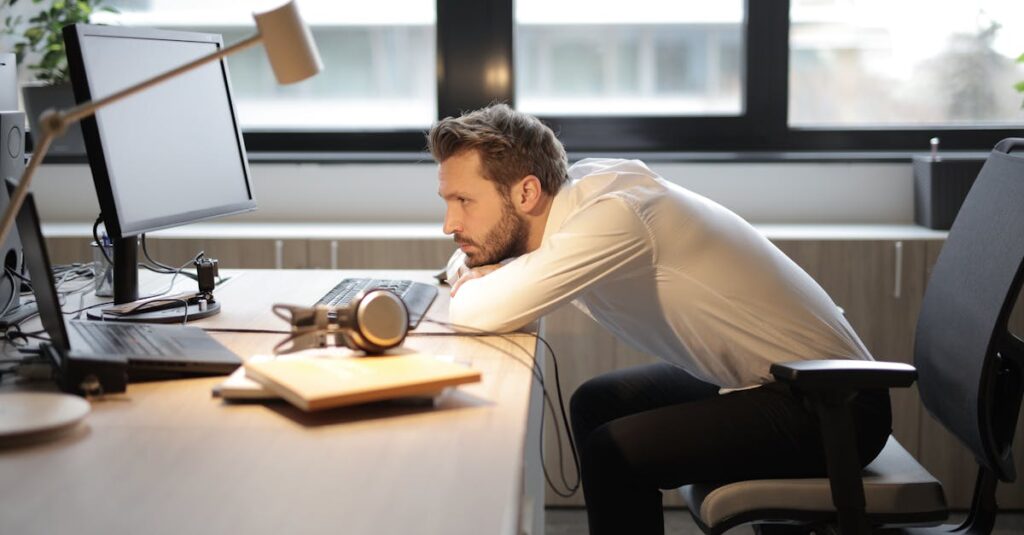 ヨガと合わせて姿勢を整えるために意識したい日常生活の習慣を紹介するイメージ画像