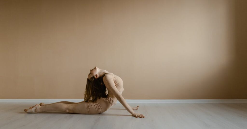 ヨガをしているのに姿勢が改善しない理由を説明するイメージ画像